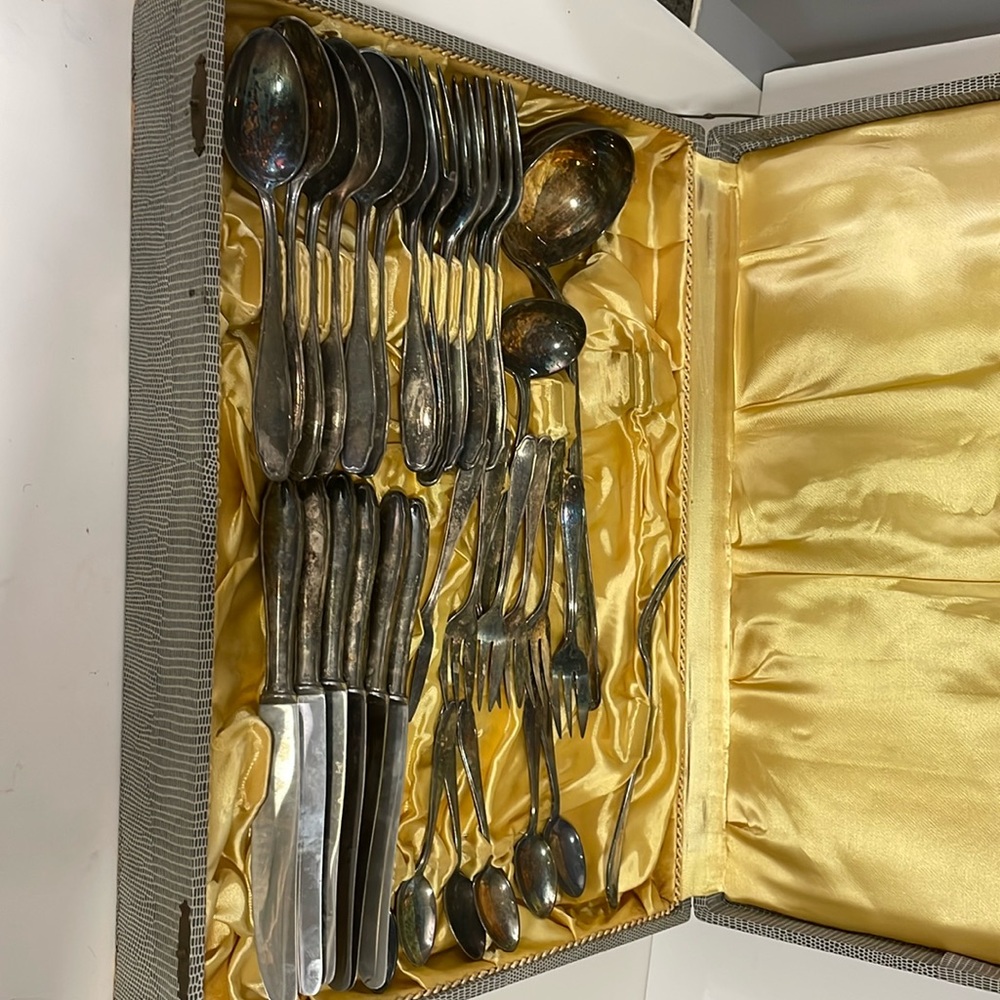 VINTAGE RUSTIC ROSTFREI SOLINGEN G R 90 SILVERWARE CUTLERY 33-PIECE GERMAN SET